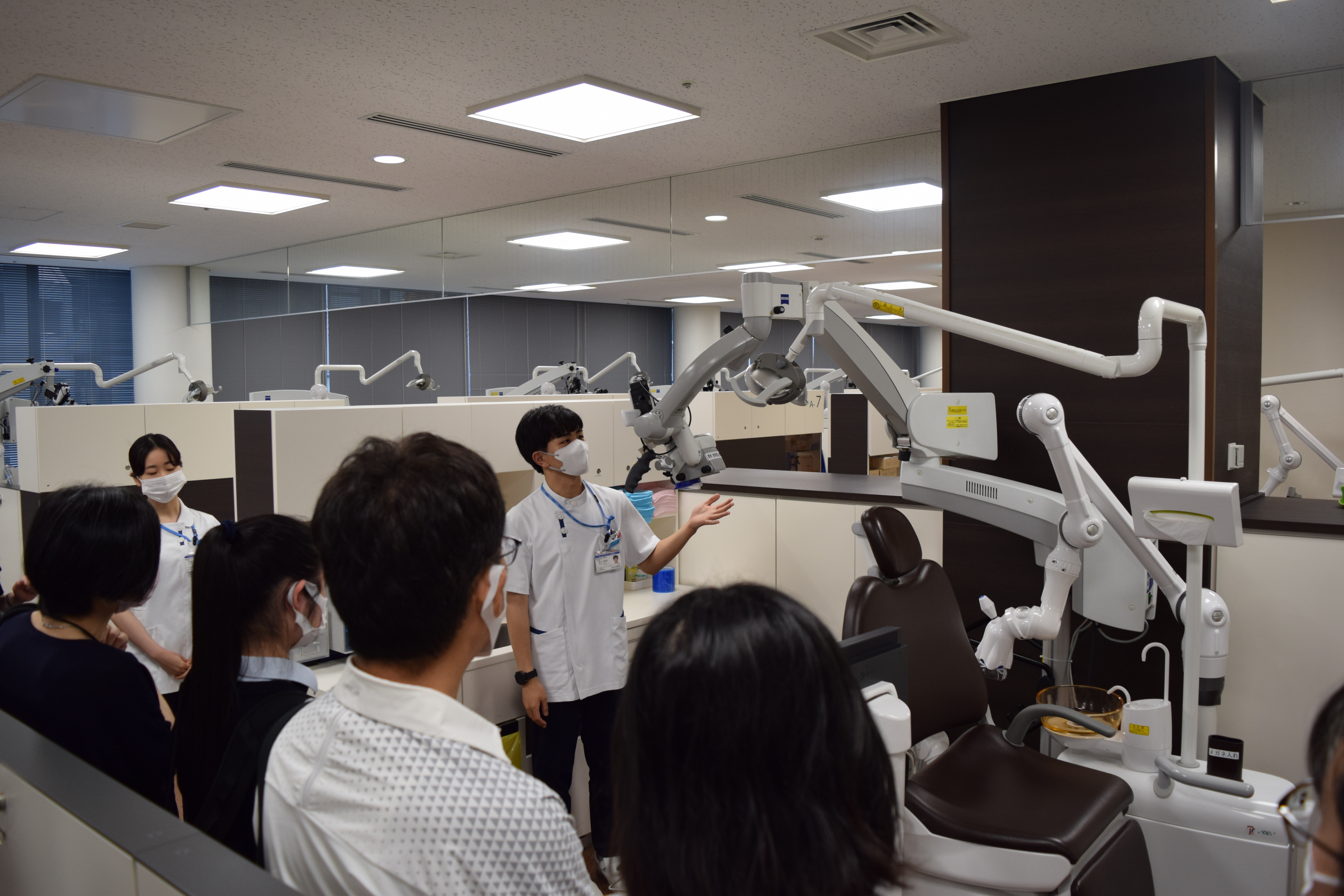 学生案内による病院見学